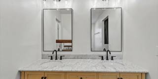 Spacious 2Bed/2.5Bath Townhouse in Central Denver Gallery 14