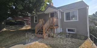 1160 NE Lake St Gallery 1