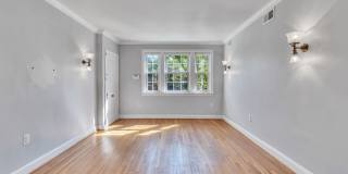 Updated Condo 3 Blocks from Metro Gallery 4