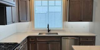 CUSTOM BUILT HOME IN NEWER UPCOMING EAST MEDFORD Gallery 18