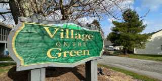 Cute Studio, Big Porch, Great Location! Gallery 3