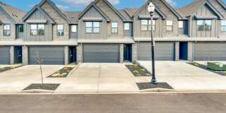 Luxury Townhome for Lease at the Courtyards at Hidden Crest - 6817 NE 131st Way Gallery 1