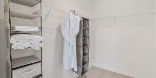 Sky Ala Moana #1701: Spacious Condo w/ Ocean Views Gallery 22