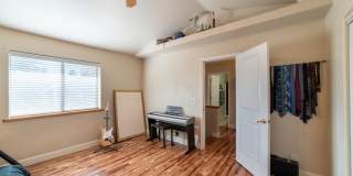 Westside 4 Bed, 2.5 Bath House with A/C & 2-Car Garage Near NAU & CCC! Students & Pets OK! Aug 10th! Westside 4 Bed, 2.5 Bath House with A/C & 2-Car Garage Near NAU & CCC! Students & Pets OK! Aug 10th! Gallery 20