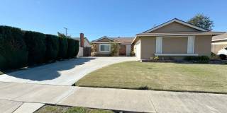 Single Story 3Bed Interior Location Large Yard Gallery 1