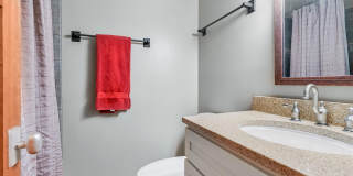 Fully Furnished Newly Remodeled Condo Downtown Gallery 16