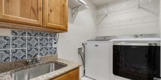 Gorgeous 6 Bedroom/3.5 Bathroom Home! Gallery 11