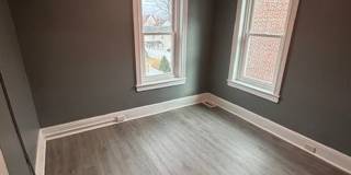 4 Bedroom Renovated Twin Available! Gallery 9