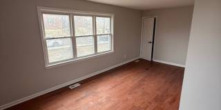 Beautiful 3 Bedroom 2 bath Townhome Conveniently Located and updated Gallery 8