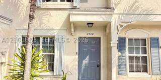 4902 SW 31st Ter Gallery 1