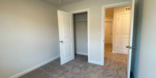 Room in 4 Bedroom Home at Tears Ln Gallery 24