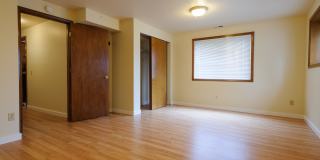 8bed, 4 BA House, Close to University Village!! Gallery 13