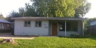 Very nice 3bed/1bath south side home w/ garage  fenced in back yard Gallery 1