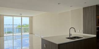 Spacious 3BR/3BA with bay views in the heart of Edgewater! Gallery 1