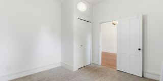 Charming house for rent, with laundry machines included and fenced yard. Gallery 13