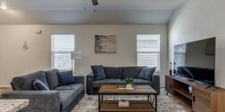 Cozy 3-Bed Retreat in Yukon - Fully Furnished & All Utilities Included Gallery 3