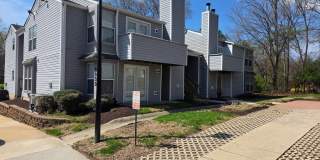 3933 GREENCASTLE Road unit: 302 Gallery 1