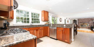 Luxurious Spacious and Bright , Gorgeous Potomac 6BR/4.5BA/2GAR Home - In Sought After Copenhaver Gallery 4