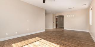 10625 E Knowles Avenue Gallery 4