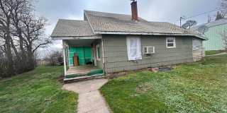 Charming 3 bed/1 bath country home on 5 acres with barn & small shop. Gallery 1