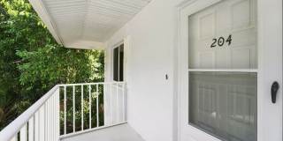 2 bedroom, 2 bath in Woodmere Racquet Club Gallery 1