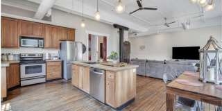 2 BED | 2 BATH | DOWNTOWN CONDO | GARAGE PARKING INCLUDED Gallery 13