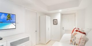 18671 Collins Ave Gallery 26