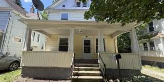 Room to Spread Out! 5-Bedroom Home with Covered Porch & Large Kitchen Gallery 1