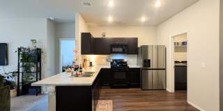 Welcome Home to Comfort and Convenience in Newcastle! Gallery 4