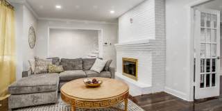 3-bedroom 3-bathroom w/a loft in historic Pendleton Heights! Gallery 23