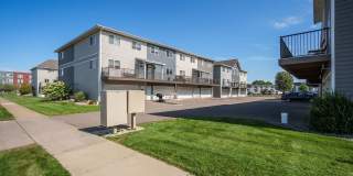 SPACIOUS TOWNHOME WITH IN-UNIT LAUNDRY - LEASING SPECIALS APPLY! Gallery 1