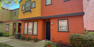 Modern 2 bed/2.5 bath with BONUS ROOM in West Sac Gallery 1