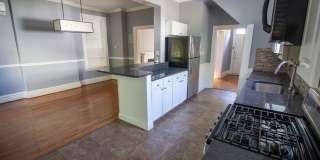 2 bed/1 bath, Single-family Home! Modern and spacious with off-street parking and a relaxing backyard Gallery 9