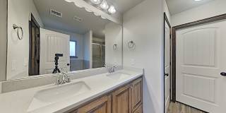 Luxury 4 Bedroom 2 Bathroom Home in Putnam City Schools Gallery 12