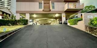 Spacious 1Bed 1Bath 1Parking Stall With Lanai  Den Gallery 1