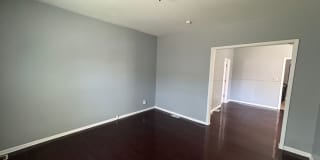 Near Eastside 3 Bedroom 2 Bath with Central air Gallery 9