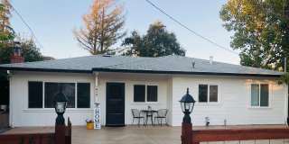 3 BD/ 2BA Home for Rent-Walk to Downtown Calistoga/Private Yard + Vineyard Pergola Gallery 1