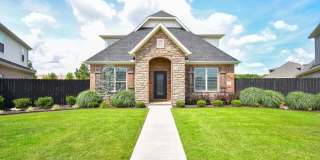 Luxurious 4 Bedroom, 3.5 Bathroom Home In Fayetteville!! Minutes from the U of A!! Gallery 1