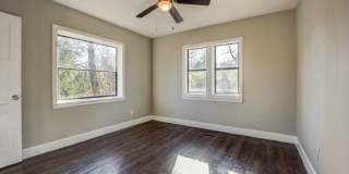 Freshly Renovated 2 Bedroom Home Gallery 7