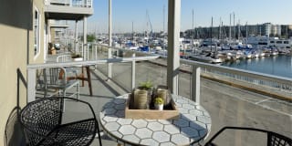 WAYFARER APARTMENTS + MARINA Gallery 19