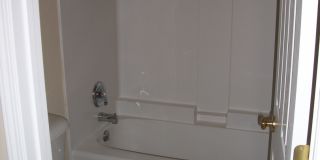 2 Bedroom 1 1/2 Bathroom - Close to Campus - Centrally Located Gallery 20