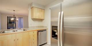 2Bd/1.5Ba Kirkland Townhome Gallery 9