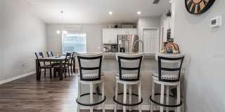 Gorgeous Three Bedroom in Towne Park Estates Gallery 8