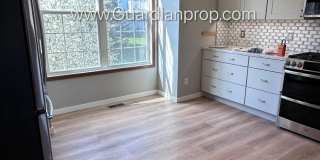 Spacious Eden Prairie Town Home, 2 Car Garage, Primary, 4 Baths, Fireplace Gallery 4