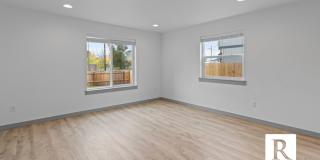 New 3 Bed/2.5 Bath Townhome in Medford Gallery 7