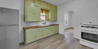 Spacious 3 Bed - 1 Bath House Near Downtown Spacious 3 Bed - 1 Bath House Near Downtown Gallery 17