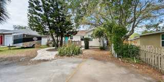 Beautifully Renovated 2 Bed/1 Bath Duplex – Move-In Ready in the Heart of Clearwater! Gallery 3