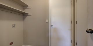 Beautiful 3-Bedroom Home with Easy Access to I-35 & I-240 Gallery 16