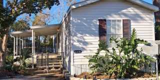 Cute 2 Bed 2 Bath Home 3 miles from the Beach!! Gallery 1