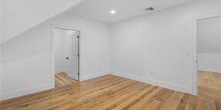 30 Cypress Street Gallery 13